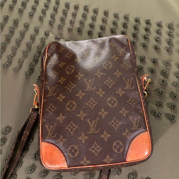 Louis Vuitton Dunube Crossbody - Picture 2 of 14